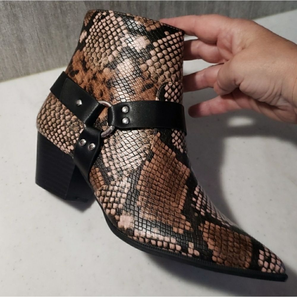 NWT Qupid Faux Snakeskin Fashion Boots Booties Sz 8.5